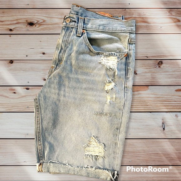 Red tag Levi distressed Bermuda shorts - Picture 3 of 11